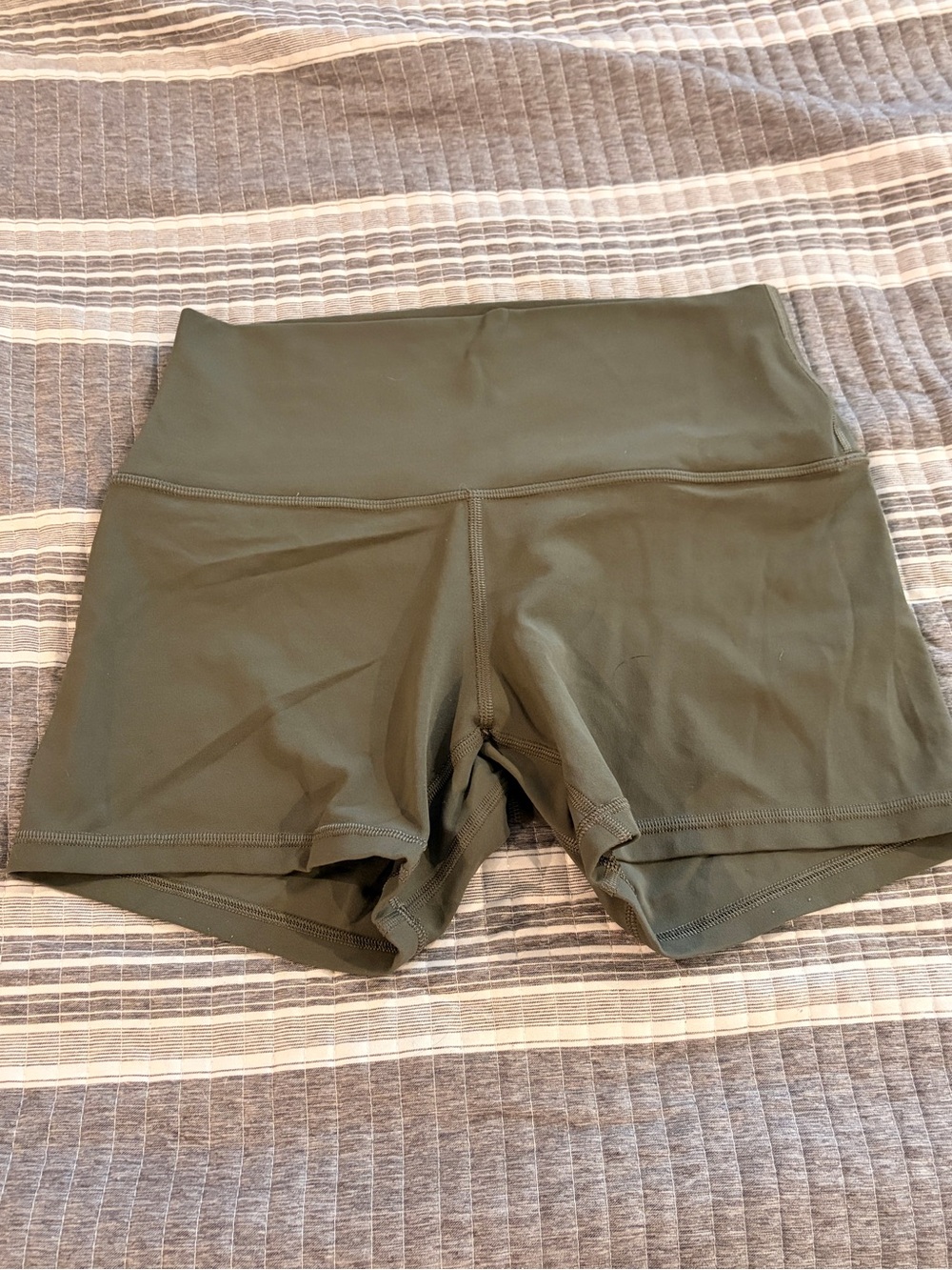 NWOT Lululemon Size 6 Olive Green Women’s Biker Shorts
